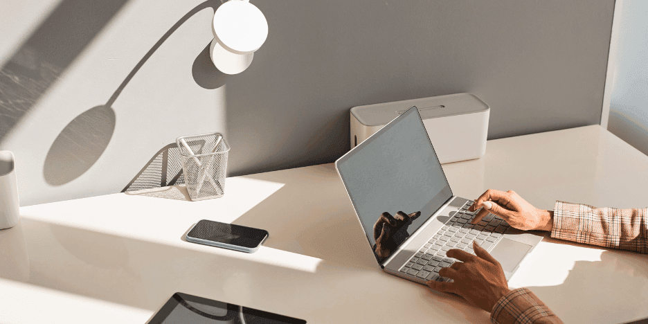 Planes Digitales, un ordenador en un escritorio